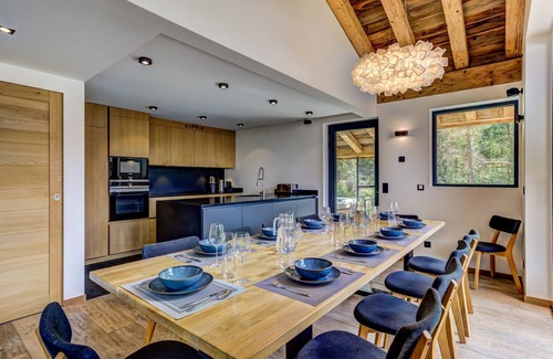Les Tines Ski Chalet | Luxury Chalet with Cinema Room, Hot tub & Spa