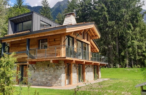 Les Tines Ski Chalet | Luxury Chalet with Cinema Room, Hot tub & Spa
