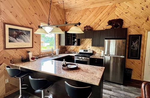 River Valley Cabin | Luxury Chalet: Dual Suites on Private Lake Obabika