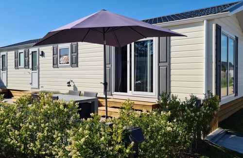 Renesse Ski Chalet | Luxury Chalet for 4 p on Holiday Park Zonnedorp (Renesse, the Netherlands)