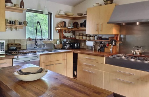 Sutton House | Luxury Chalet Magnifique Peaceful retreat on mountain brook . in Glen Sutton