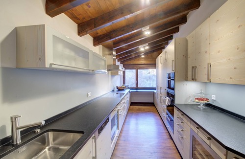 Zermatt Ski Chalet | Luxury chalet, Matterhorn views, outdoor hot tub & sauna,100m from piste & lift
