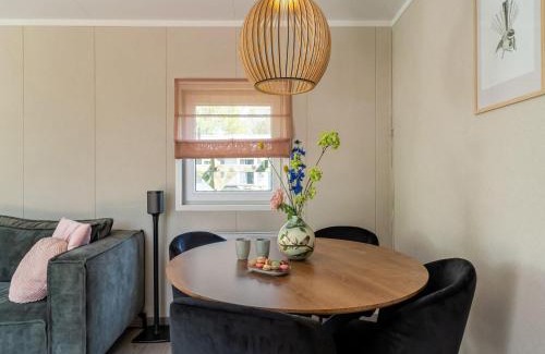 Goedereede House | Luxury chalet near Ouddorp with garden