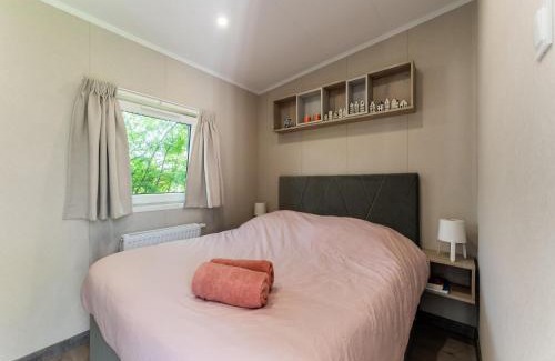 Goedereede House | Luxury chalet near Ouddorp with garden