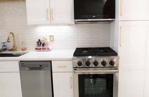 Fredericksburg House | Luxury Champagne Casita-Walk to Main Street-Sleep4