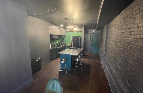 West Main Historic District House | Luxury City Escape & Peaceful Retreat by Hollyhock