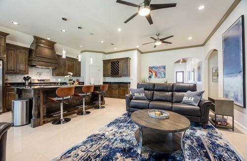 South Dallas - Fair Park House | LUXURY CLEAN in Fair Park nr Deep Ellum/Conv Ctr/Bishop Arts/Uptown/Dos Equis