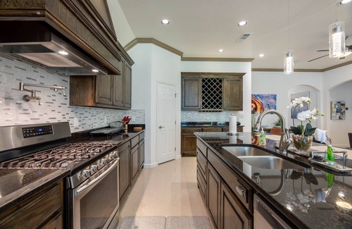 South Dallas - Fair Park House | LUXURY CLEAN in Fair Park nr Deep Ellum/Conv Ctr/Bishop Arts/Uptown/Dos Equis
