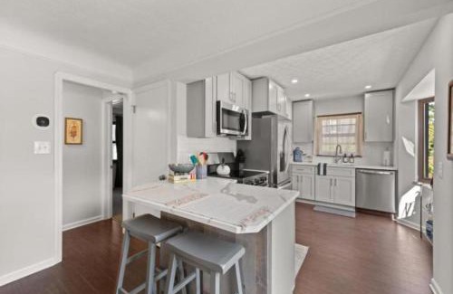 Parma Heights House | Luxury Cleveland Home with Fitness Equipment and Yard