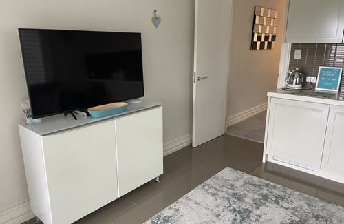 Mairangi Bay Apartment | Luxury Clifftop Guest Suite By The Sea