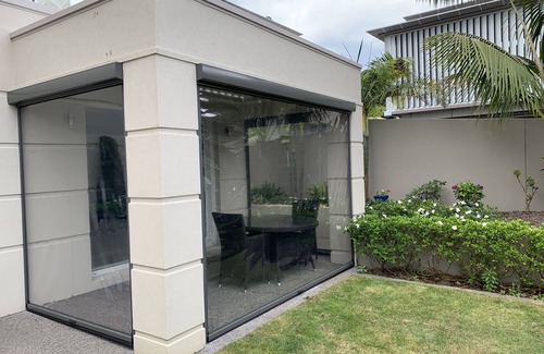 Mairangi Bay Apartment | Luxury Clifftop Guest Suite By The Sea