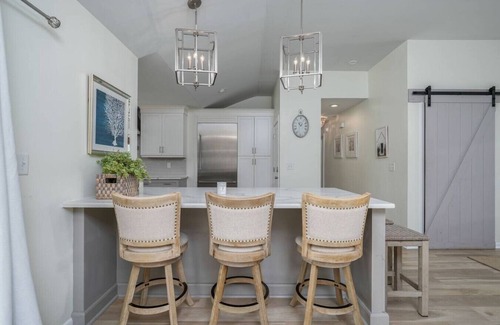 Isle of Palms House | Luxury Coastal Cottage With Pool