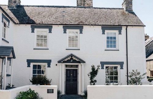 Newport House | *Luxury Coastal Getaway* Newport, Pembrokeshire by Black Door Stays