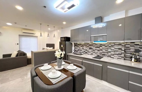 Malabanias Apartment | Luxury Cocoon near Fields Avenuenn