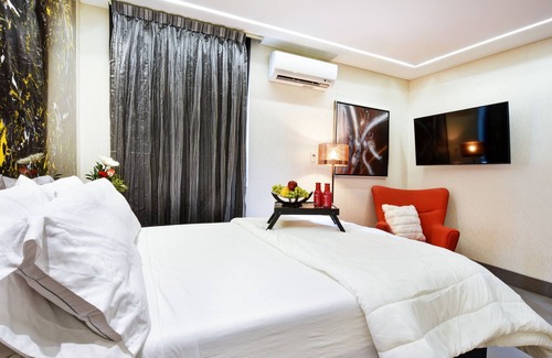 El Poblado Hotel | Luxury Combo Apartments with Jacuzzis and View
