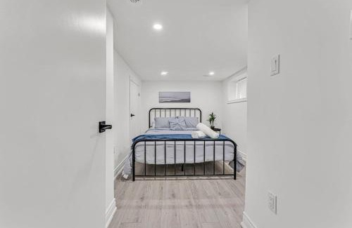Hamilton House | Luxury Comfort 3 BR Near Hospitals Tims Field GO