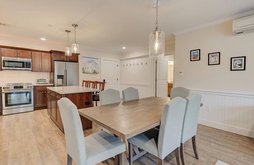 North Conway Condo | Luxury Condo at Cranmore Mountain in North Conway! Heated Pool & Hot Tub!
