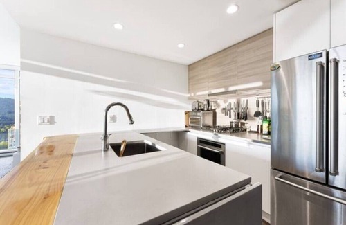 Coquitlam Apartment | Luxury Condo in Burquitlamn