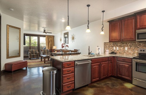 Moab Condo | Luxury Condo in Downtown Moab | Private Hot Tub | Bike Storage | Pet Friendly