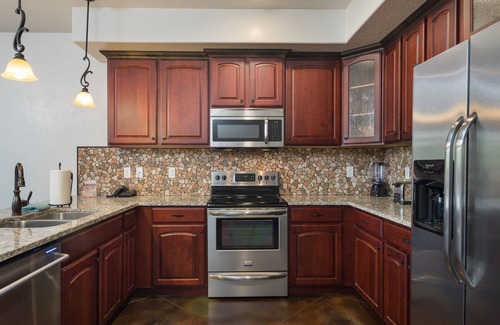 Moab Condo | Luxury Condo in Downtown Moab | Private Hot Tub | Bike Storage | Pet Friendly
