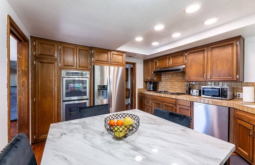 Harbor Condo | Luxury Condo in Prime Location! Close to Shopping and Beaches.