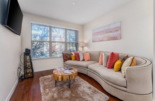 North Burnet Apartment | Luxury condo