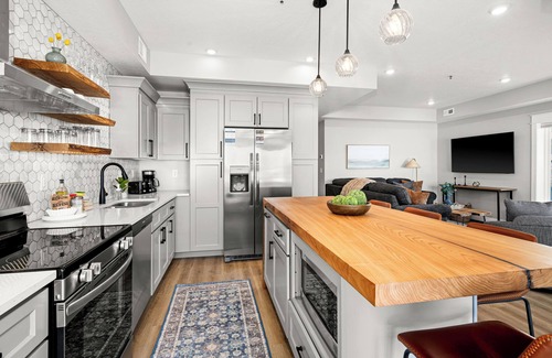 Park Point Condo | Luxury Condo w/Beach Access | Dragestil 715-1