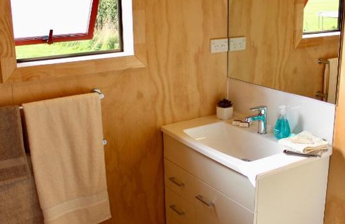 Clareville Bed & Breakfast | Luxury Container Cabin