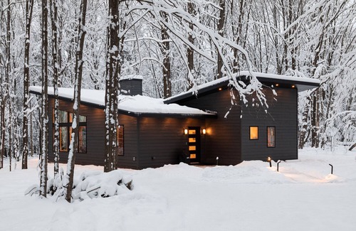 Galloway Cabin | Luxury contemporary cabin escape - 10 min to downtown