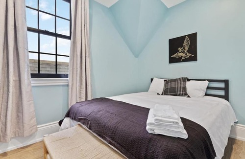 Collingwood House | Luxury Contemporary Condo in Downtown Collingwood 97044