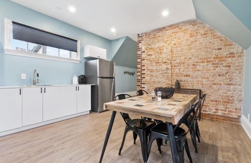 Collingwood House | Luxury Contemporary Condo in Downtown Collingwood 97044
