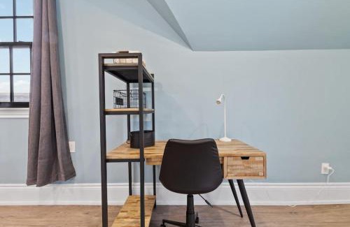 Collingwood House | Luxury Contemporary Condo in Downtown Collingwood 97044