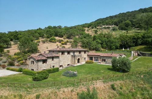 Montalla Villa | Luxury Cortona view hilltop Villa