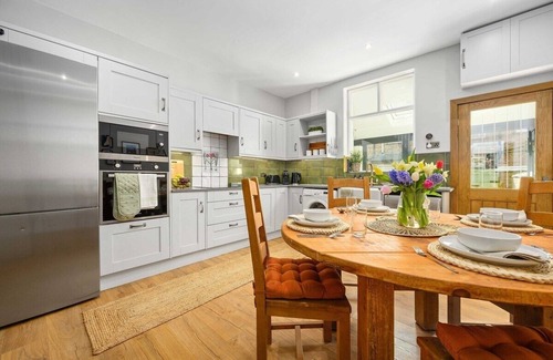 Cheadle House | Luxury Cottage | Long Stays Welcome