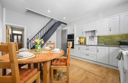 Cheadle House | Luxury Cottage | Long Stays Welcome
