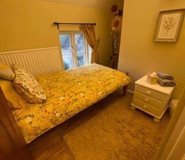Kempsford House | Luxury Cottage Dog friendly with Hot Tub