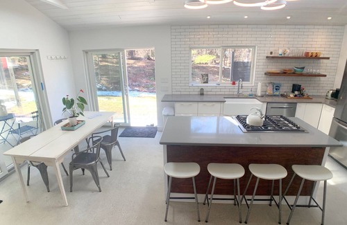 Bearsville Cottage | Luxury Cottage for 2. Very close to Woodstock, NY.