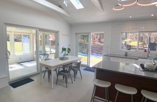Bearsville Cottage | Luxury Cottage for 2. Very close to Woodstock, NY.