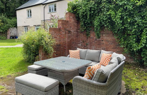 Newton Saint Cyres House | Luxury Cottage in exceptional private grounds with private gym, table tennis