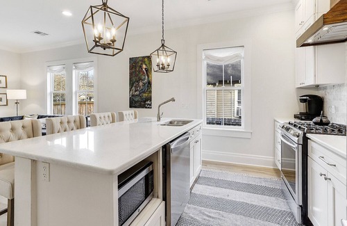 Beauregard Town Historic District House | Luxury Cottage in Historic Beauregard Town