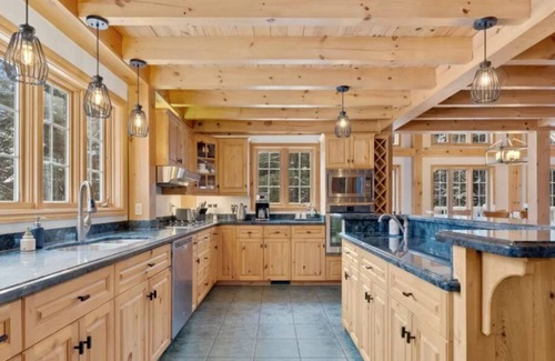 Baysville Resort | Luxury Cottage Living on the Lake in Muskoka