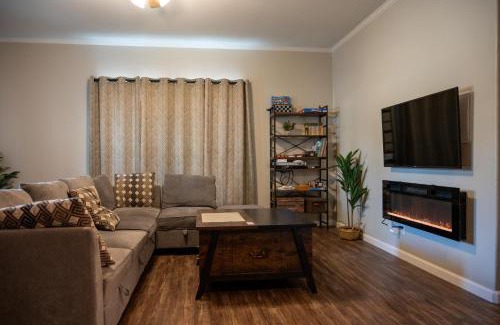 Belton House | Luxury cottage near lake Belton - WiFi A/C
