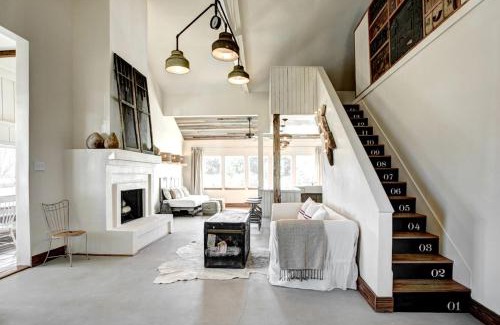 Round Top House | Luxury Cottage Rental with Modern Vintage Interior near Houston, Texas