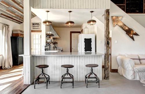 Round Top House | Luxury Cottage Rental with Modern Vintage Interior near Houston, Texas