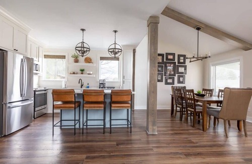 Ruston House | Luxury Cottage | Sleeps 12 | Great Location