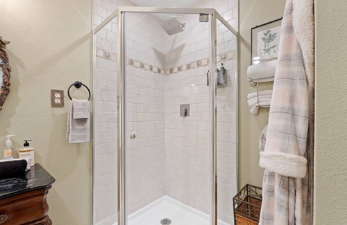 Chipley Bed & Breakfast | Luxury Country Stay - Indoor heated pool, Spa, Art Studio, Breakfast, Hot Tub