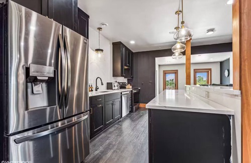 Waseca County House | Luxury Countryside Home! Sleeps 22+/Pickleball