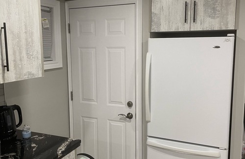 Rosemount House | Luxury & cozy 2 bedroom basement unit with own entrance