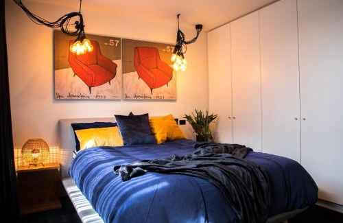 Seaford Apartment | Luxury Cozy 2Bdr Apt WiFi ☆ Netflix ☆Gas Log Fire