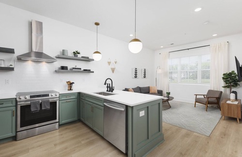 Cleveland Park House | Luxury Design, Close to Broadway - 4 Beds, 2 Bedrm
